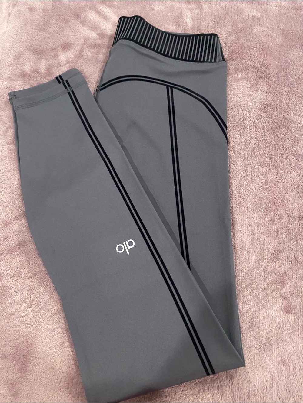 ALO Yoga Gray Airlift Line up Sports bra and Leggings set - Picture 2 of 6
